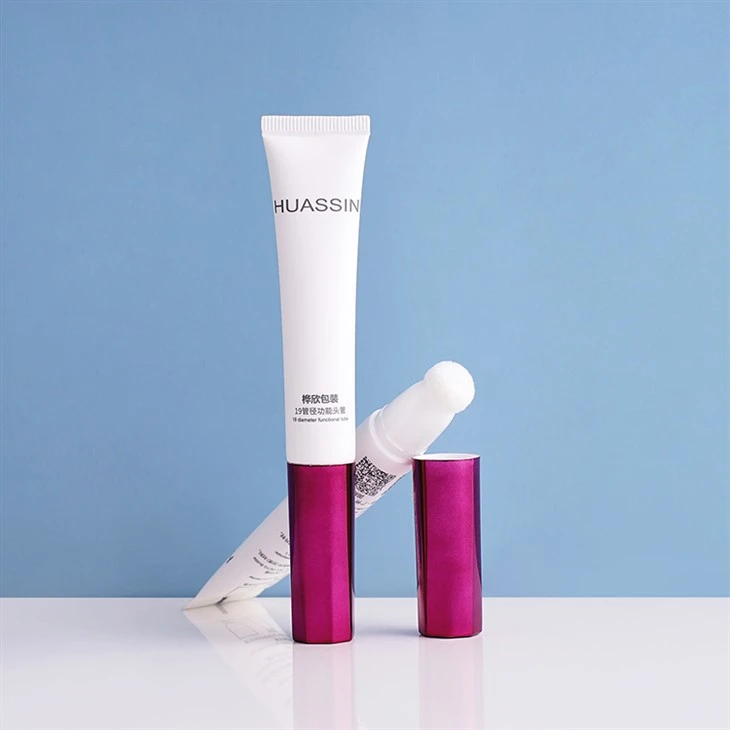 D19 Liquid Concealer Cream Container Tube With Flocked Sponge Applicator